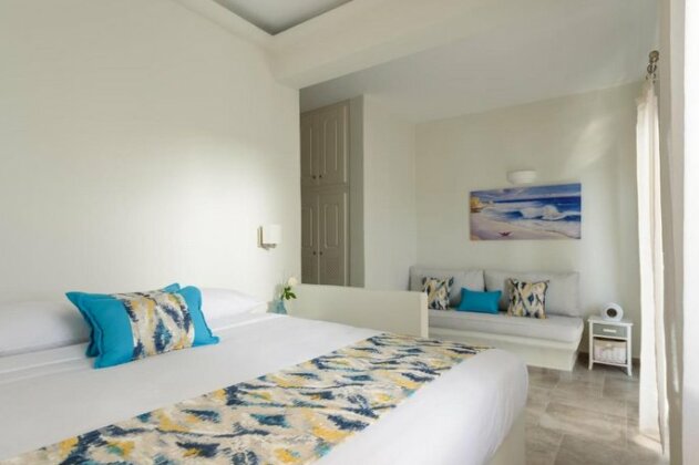 Enalion White Suites Oia - Photo3