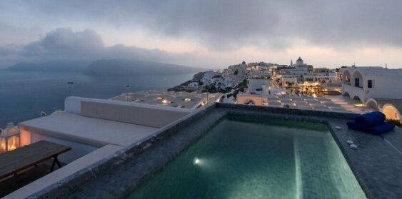 Enalion White Suites Oia