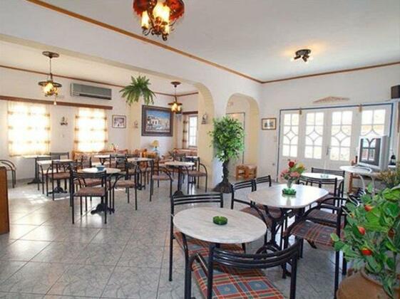 Esperides Villas Kamari - Photo4