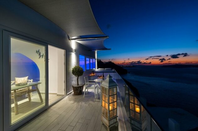 Fira Deep Blue Suites - Photo2