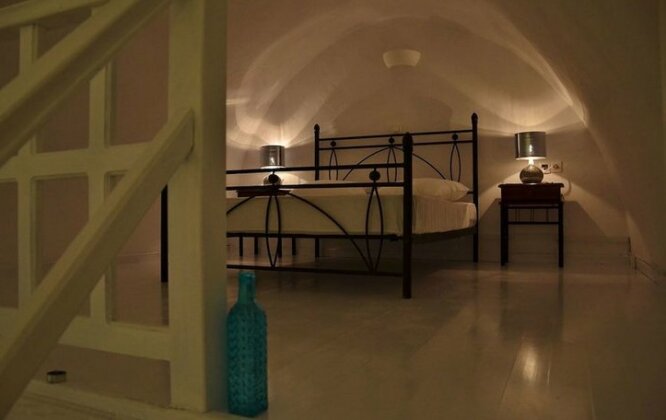 Fira White Residence - Photo3