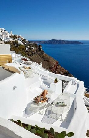 Gitsa Cliff Luxury Villa