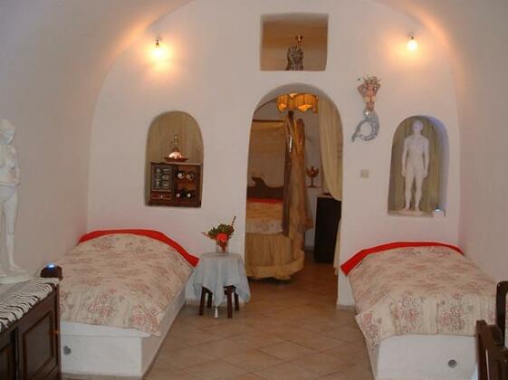 Greek Paradise In Oia - Photo5
