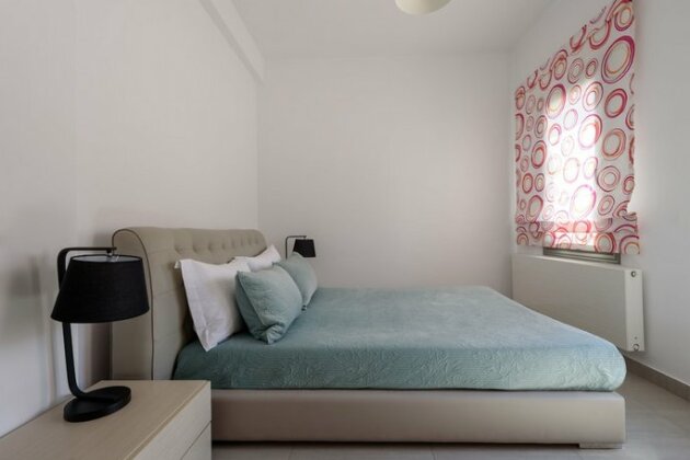 Home of Lilies - Photo3