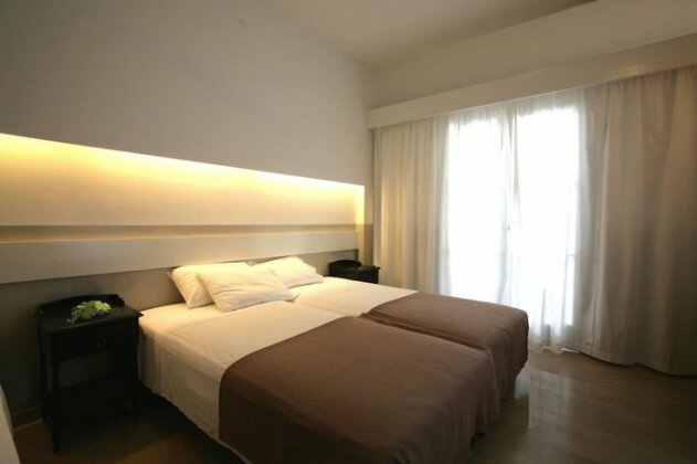 Kamari Beach Hotel - Photo4