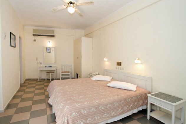 Kamari Beach Hotel - Photo5