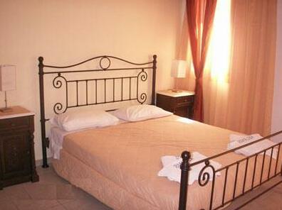 Kelenis Apartments - Photo2