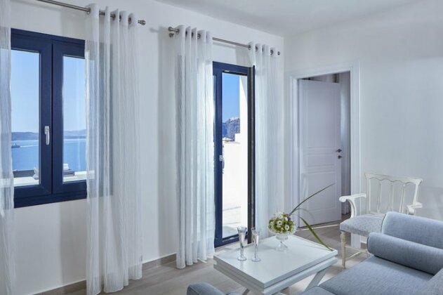 La Maltese Oia Luxury Suites - Photo4