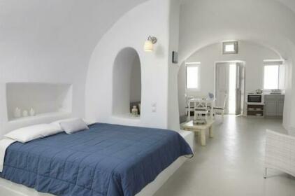 Liakada Oia Suites