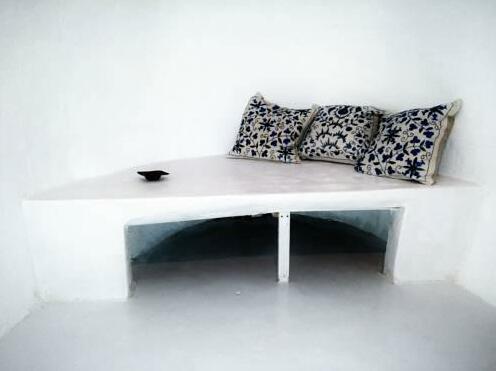 Lithos Cave - Photo2