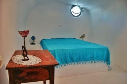 Lithos Cave - Photo3