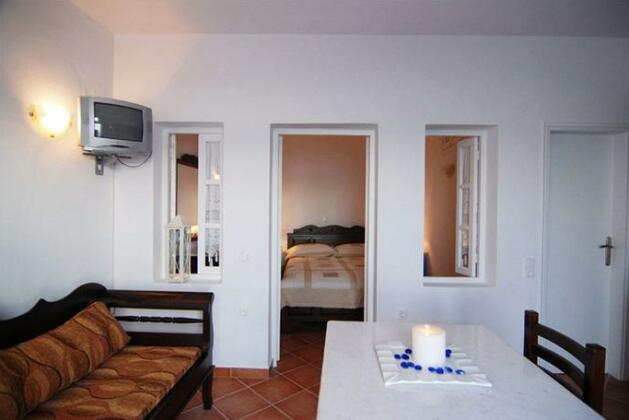 Oia Cave Houses - Photo3