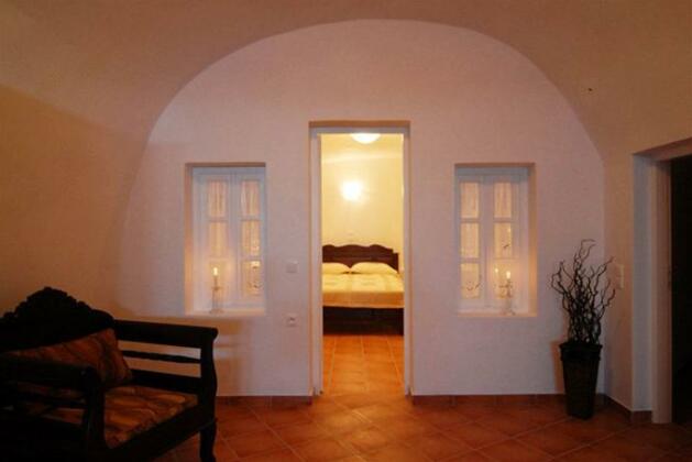 Oia Cave Houses - Photo5