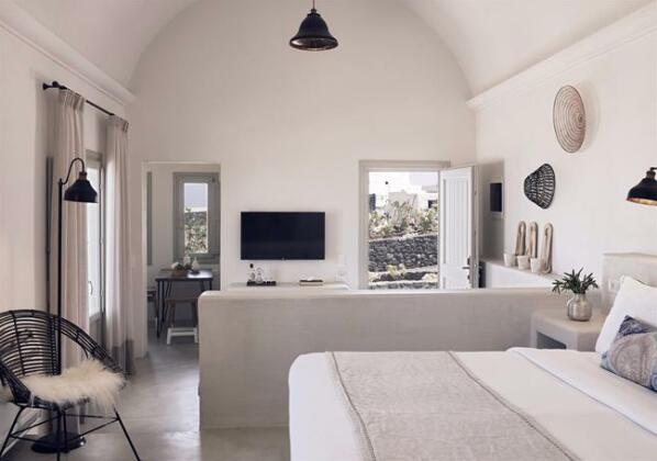 Oia Santo Maris Luxury Suites and Spa - Photo4