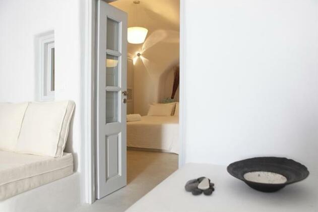 Santoniro Villa - Photo5