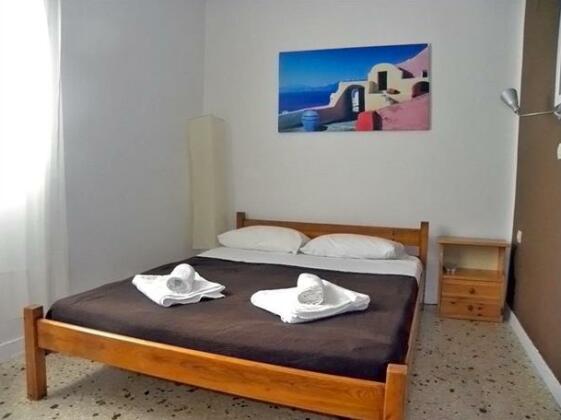 Santorini Facile Fira Rooms - Photo4