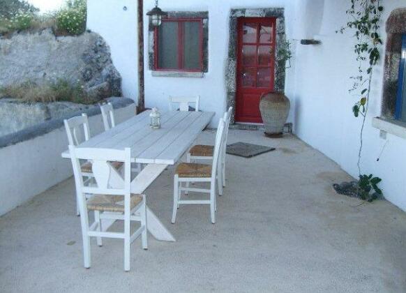 Santorini Houses For Rent - Photo3