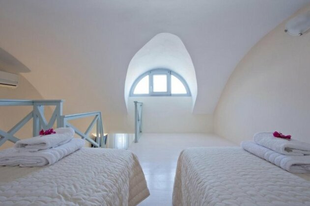Santorini Med Homes - Photo4