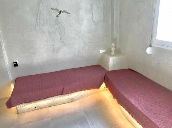 The Muse of Santorini Private Jaccuzzi Suite - Photo4