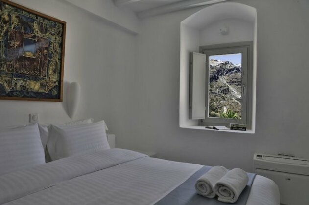 Trieris Villa & Suites - Photo4