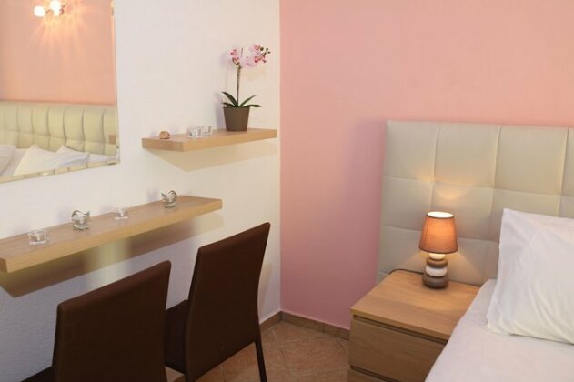 Villa Libertad Santorini - Photo4
