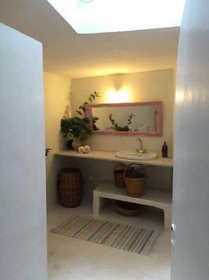 Villa Mercedes Heart of Fira sleeps 6 - Photo3