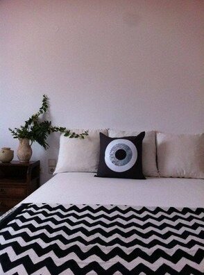 Villa Mercedes Heart of Fira sleeps 6 - Photo4