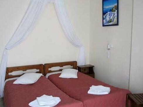 Villa Nikos Kamari - Photo3