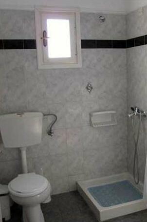 Villa Nikos Kamari - Photo4