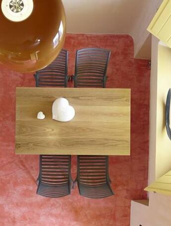 Voreina Gallery Suites - Photo5