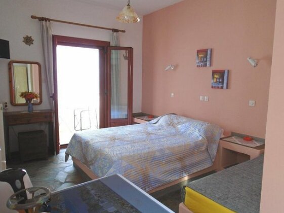 Helios Rooms Serifos - Photo4