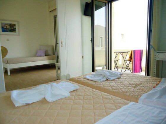 Almyra Apartments - Photo5