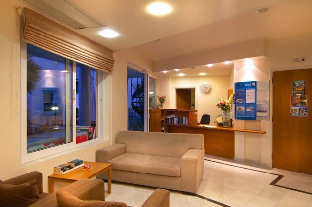 Radamanthy's Hotel Apartments - Photo2