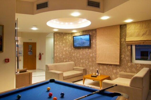 Radamanthy's Hotel Apartments - Photo4