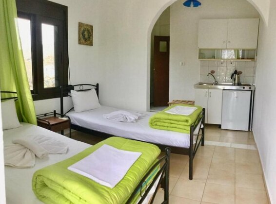 Platanos Rooms - Photo5