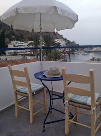 Sofia Rooms Loutro - Photo3