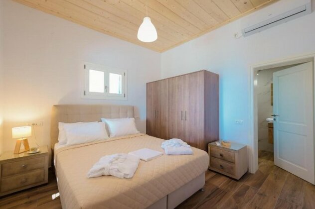Lazarou Beach Apartments - Photo2