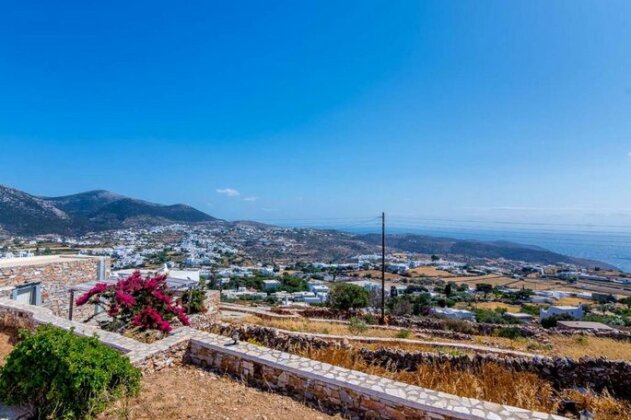 Sifnos- Spacious 2-bedroom house with fantastic yard