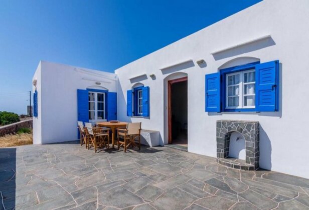 Sifnos- Spacious 2-bedroom house with fantastic yard - Photo2
