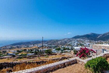 Sifnos- Spacious 2-bedroom house with fantastic yard