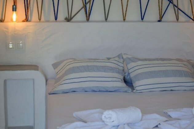 Camares Sikinos - Photo2