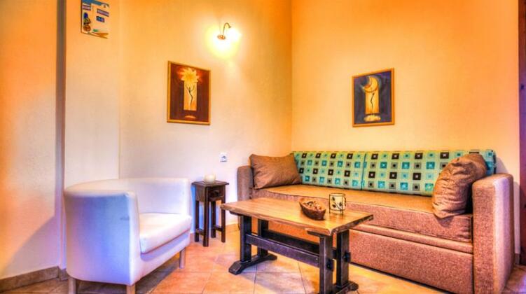Anna Karra Studios & Apartments - Photo4