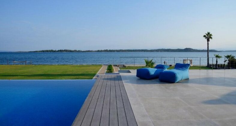 Beachfront Villa Natalia with Two Private Pools - Photo3