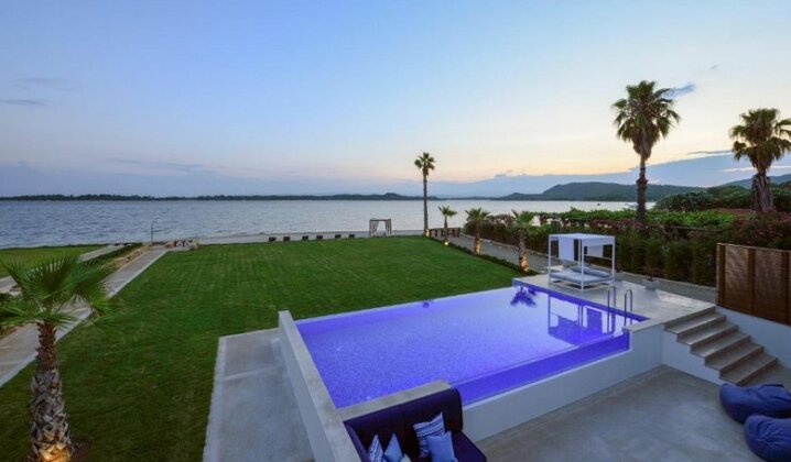Beachfront Villa Natalia with Two Private Pools - Photo5