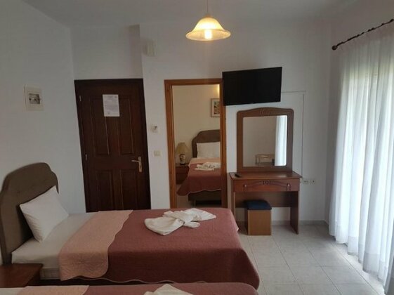 Itamos Studios-Apartments - Photo4