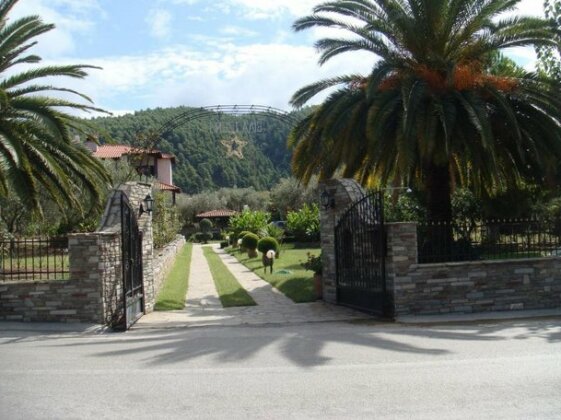  Photo 1