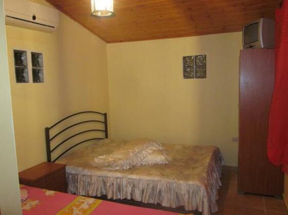 Rooms & Studios Christina - Photo4