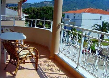 Sky Hotel - Photo2