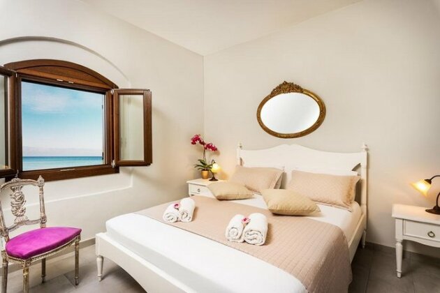 Oceanides Luxury Apartments - Photo2