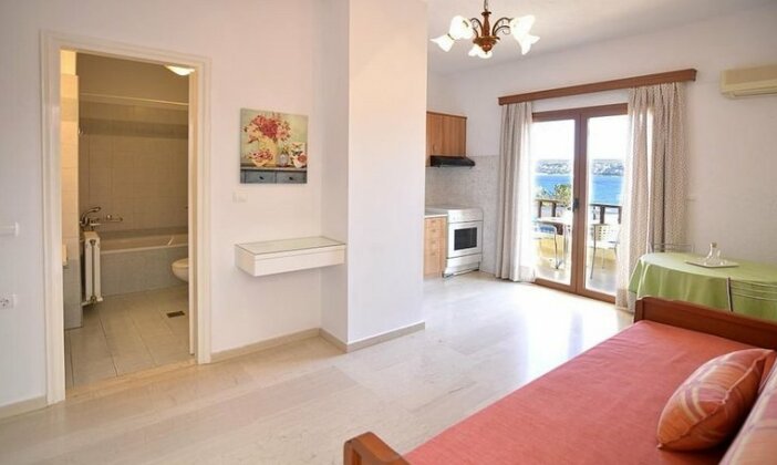 Simon Studios and Apartments - Photo2